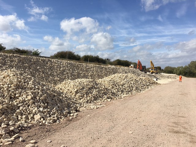 Trains continue to run during embankment repairs on Chiltern line: Repairs to the embankment on the Chiltern main line near Bicester