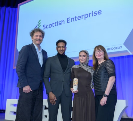 MedAscend - Future EDGE Winner - LtoR Chrish van der Kuyl, Ahmed Sharaf & Hana Woods (MedAscend), Marjory Sweeney (SE)