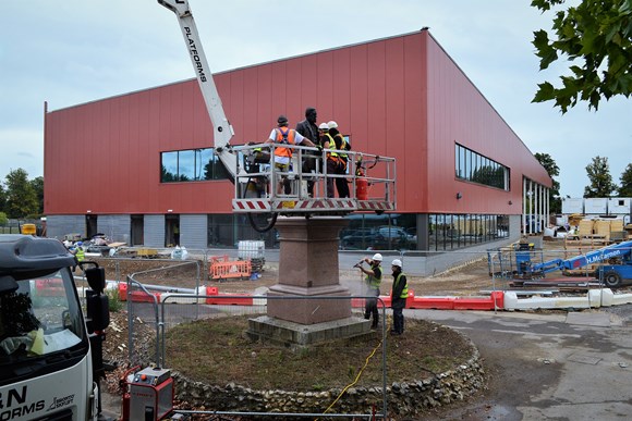 Statue power clean