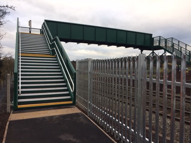 New footbridge makes it safer to cross the railway in Hagley: Sweetpool Lane footbridge