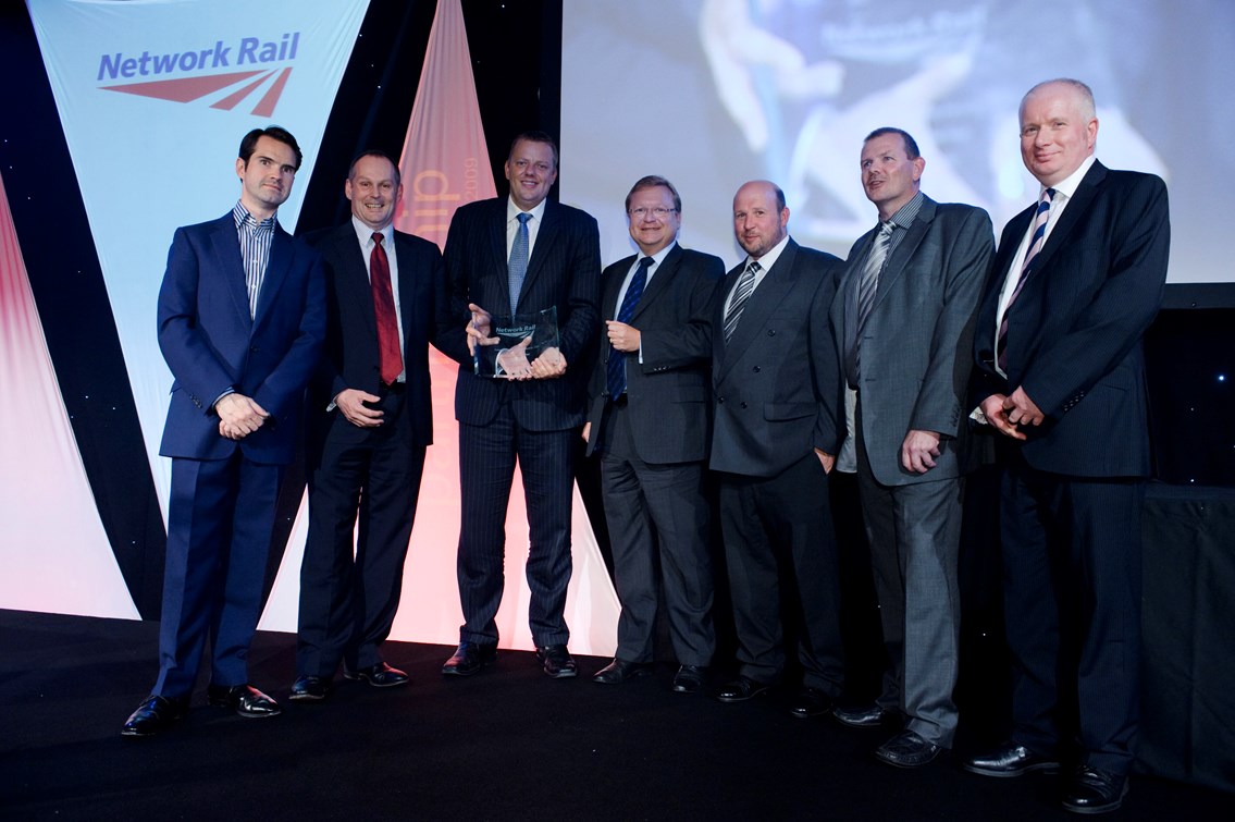 TOP RAIL PROJECTS TRIUMPH AT NETWORK RAIL PARTNERSHIP AWARDS: Chief executive, Iain Coucher presents Balfour Beatty with the supplier of the year award