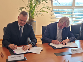 Arriva awarded largest single bus contract in Slovenia:  Bojan Kumer, Minister of the Environment, Climate and Energy with Bo Karlsson, CEO Arriva Slovenia