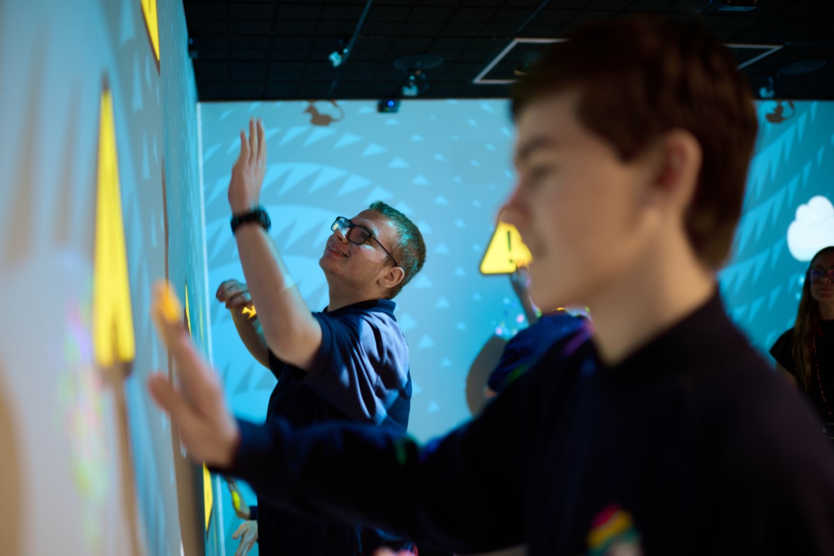 Students from Crewe Engineering & Design UTC experience Avanti West Coast's immersive learning space