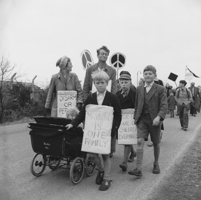 Resistance at Leeds Art Gallery: Henry Grant, Anti-nuclear protesters marching to Aldermaston, Berkshire, May 1958  © Henry Grant Collection London Museum
Leeds Art Gallery will present Steve McQueen: Resistance – How Protest Shaped Britain and Photography Shaped Protest, an exhibition conceived by renowned artist and filmmaker Steve McQueen and curated in collaboration with Clarrie Wallis and Emma Lewis of Turner Contemporary. The exhibition will open later this year, it was announced today.
The exhibition will explore how acts of resistance have shaped life in the UK and the powerful role photography has played in both documenting and driving change.