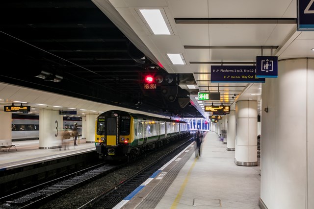 Birmingham New Street - London Midland Train: Birmingham New Street 
railway station
train station
Grand Central
Shopping centre
platform 
signal