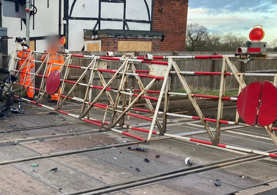 A5132 Hilton Level Crossing, damaged gates, Network Rail