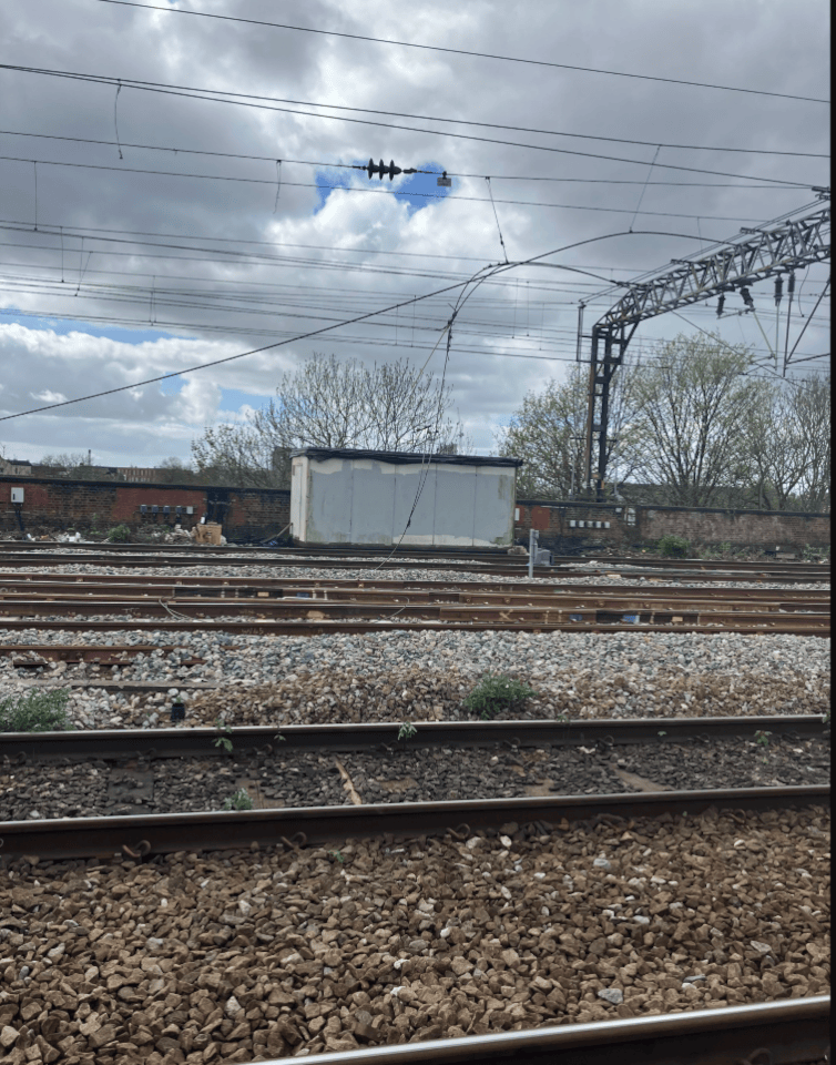 Manchester Piccadilly overhead wire damage2