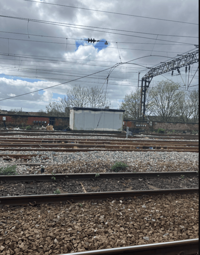 Manchester Piccadilly overhead wire damage2: Manchester Piccadilly overhead wire damage2