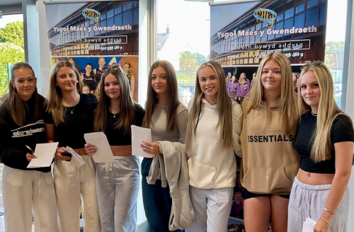 Carmarthenshire’s GCSE learners celebrate results: resize TGAU