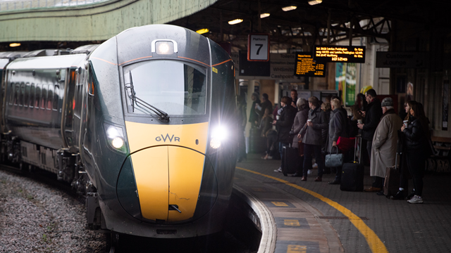 Network Rail to carry out track maintenance this weekend between Bristol and Bath: GWR IET at Bristol Temple Meads web