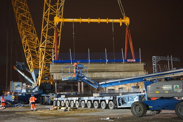Span lifted out of Bletchley flyover - East West Rail project