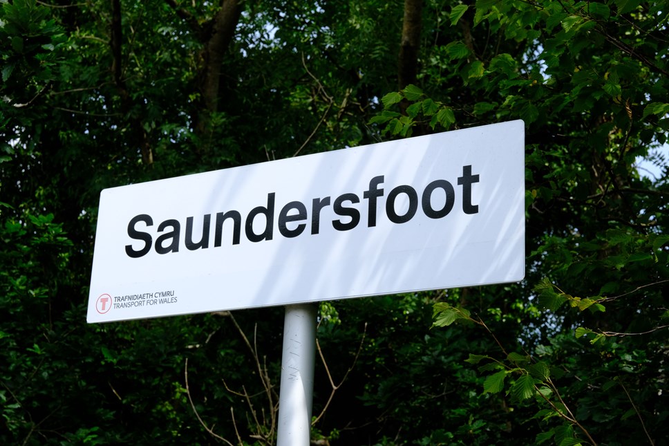 Suandersfoot train station sign