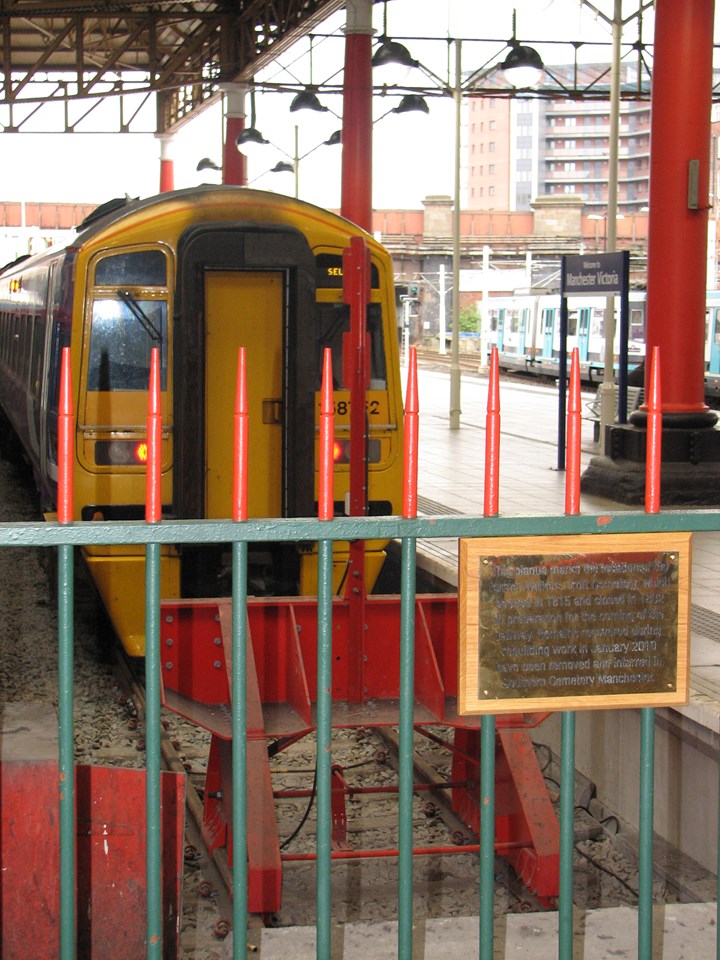 Walker's Croft cemetery: Plaque at the end of platforms 1 and 2 marks the fact that there was a graveyard beneath the station