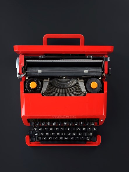 Olivetti Valentine typewriter c. 1970 (2)