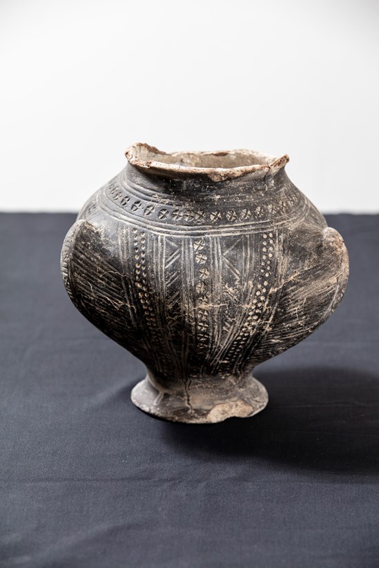 A 6th century decorative footed pedestal bückelurn with three horns, decorated with cross stamps, found in an Anglo Saxon grave during HS2 excavations in Buckinghamshire: A 6th century decorative footed pedestal bückelurn with three horns, decorated with cross stamps, found in a grave in Buckinghamshire. There is a twin item that is currently on display in Salisbury Museum that is so similar, experts believe that they may be made by the same potter.

Tags: Anglo Saxon, Archaeology, Grave goods, History, Heritage, Wendover, Buckinghamshire