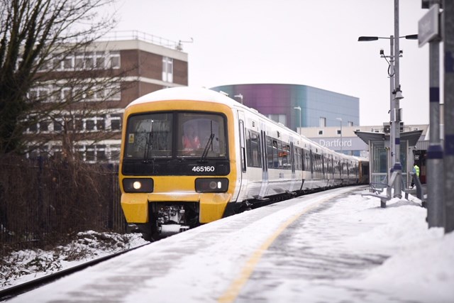 Class 465 in snow at Dartford-3