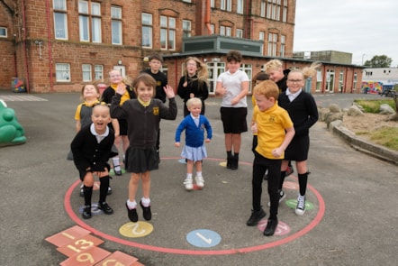 Children from Hurlford Primary and ECC-2