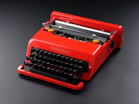 Olivetti Valentine typewriter c. 1970 (1)
