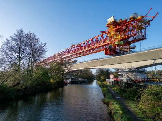HS2's Colne Valley Viaduct crosses the Grand Union Canal 0093