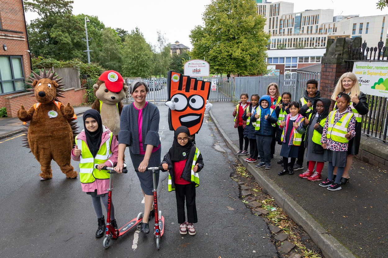 School streets Blenheim: R-L - Mo Duffy, Headmaster of Blenheim Primary School, pupils of Blenheim Primary School, mascot Strider, Leeds City Council’s executive member for sustainable development and infrastructure, Councillor Helen Hayden, mascot Kerby and mascot Spike.