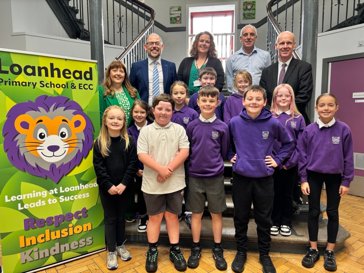 Cllrs Cowan, Ingram and Boyd with Depute Director of Education Graham McGinn congratulate Loanhead Primary on their recent inspection