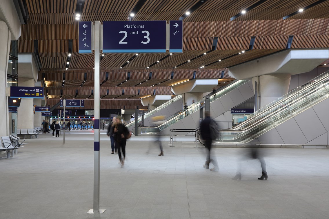 london-bridge-concourse-wayfinding-3