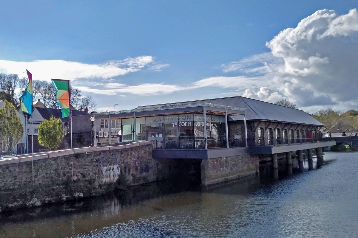 glan-yr-afon flags higher res