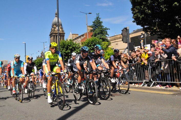 Tour de France 2014 Grand Départ start.jpg: (left to right) Tour de France stars Alberto Contador (third from left in yellow) next to Mark Cavendish and Chris Froome at the start of the 2014 Tour de France on The Headrow in Leeds city centre.