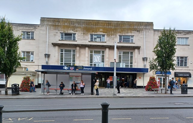 Richmond station before cleaning