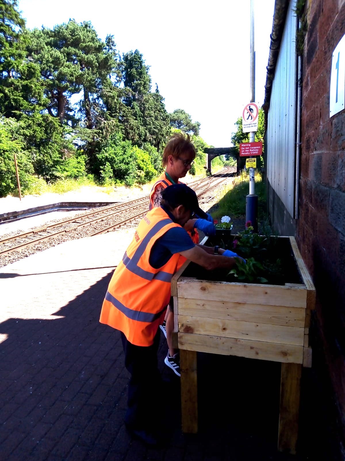 This images shows volunteers at Dalston station