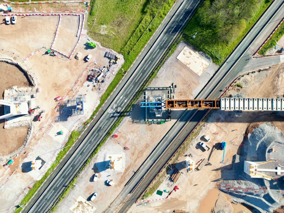 HS2 moves 1,100 tonne viaduct in weekend operation 5