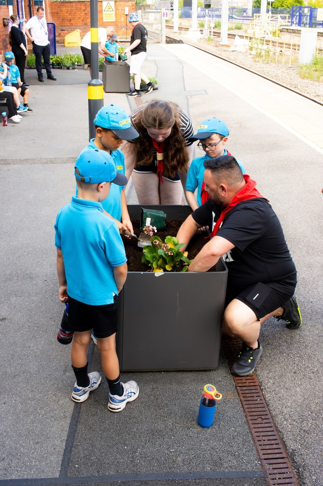 Beaver Scouts boost biodiversity at Stalybridge station-3