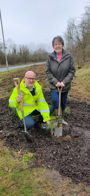 Councillor Shaun Turner and Councillor Carole Haythornthwaite planted the 500th tree-2