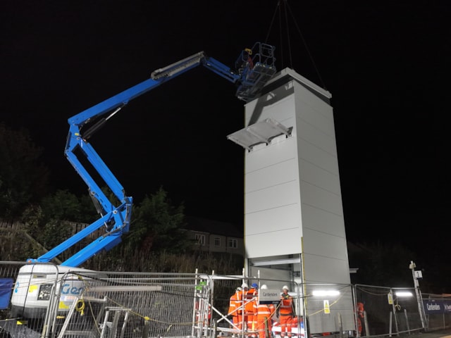 Fife electrification - Cardenden Footbridge installation - Oct 26 - 2: Fife electrification - Cardenden Footbridge installation - Oct 26 - 2