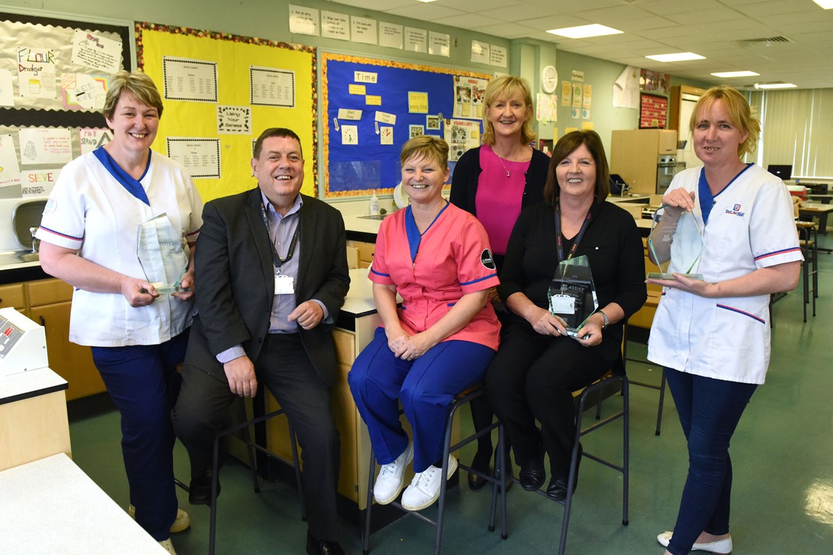 Cllr Reid and Catering Services Andrena Reid with the team from Shortlees Primary, Janette White and Debbie Laurie