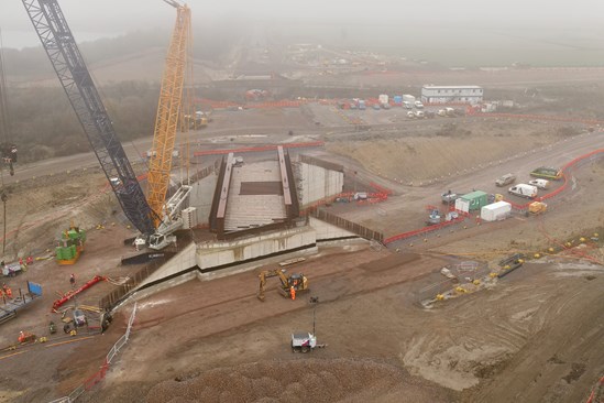 East West Rail bridge lifted into place by HS2 engineers in Calvert 5