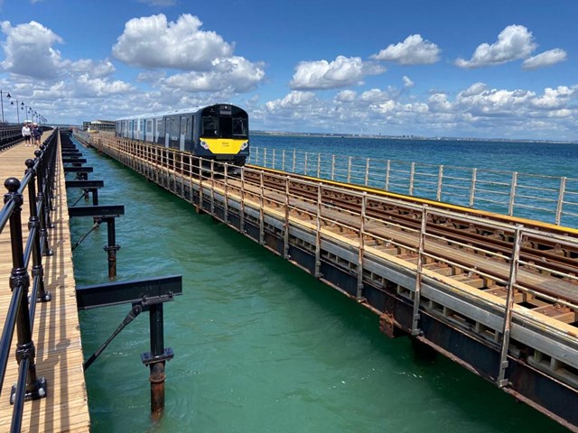 Ryde Pier with SWR train: Ryde Pier with SWR train