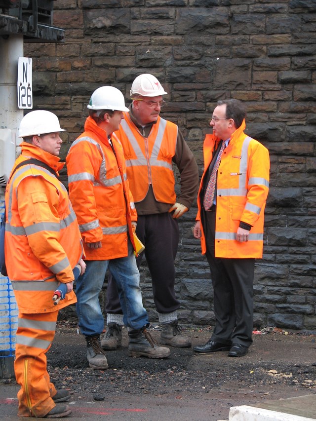 Andrew Davies discusses works on Platform 4: Andrew Davies, Minster for Enterprise, Innovation & Networks discusses works on Platform 4