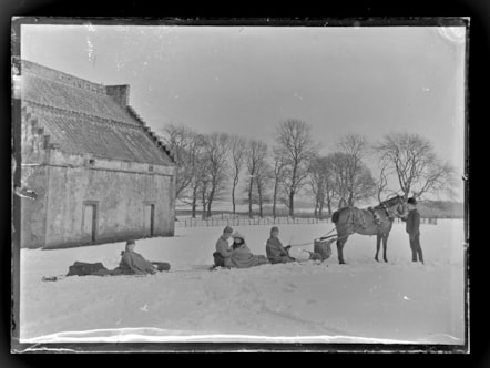 Sledging near Montrave House, Fife, in 1900.Lady Henrietta Gilmour collection SLA C27611