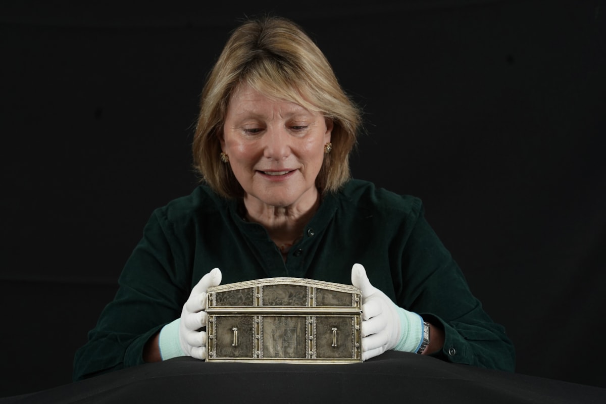 Dr Anna Groundwater Principal Curator at National Museums Scotland with the silver casket believed to have belonged to Mary, Queen of Scots. Photo © Stewart Attwood (5)