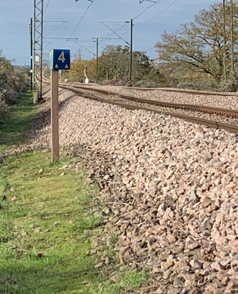 Uneven track on the c2c route caused by dried-out soil – measures are in place to keep services running safely, smoothly and reliably