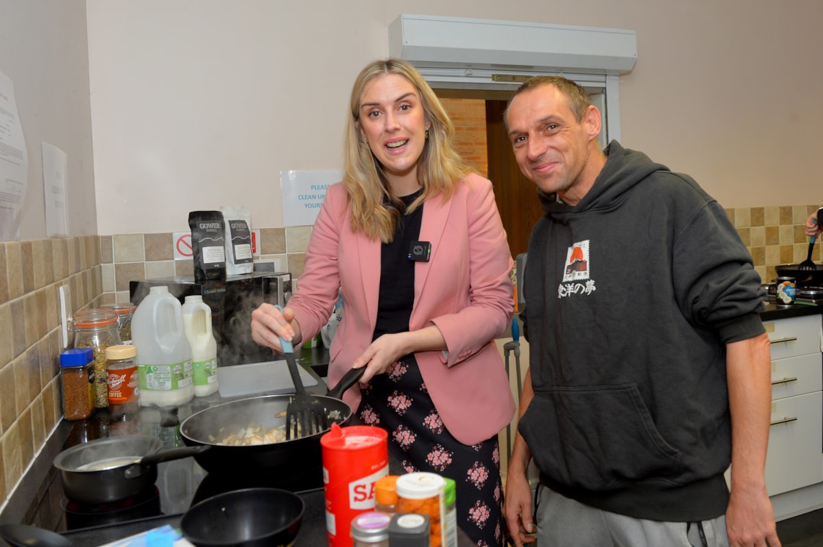 Minister for mental health and wellbeing Sarah Murphy at a cookery class Barod in Swansea 6