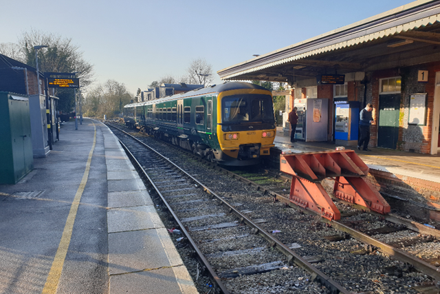 165133 at Bourne End