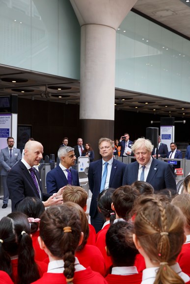 TfL Image -  Andy Byford, Sadiq Khan, Grant Shapps and Boris Johnson with Hampden Gurney, Church of England Primary School Choir (2)