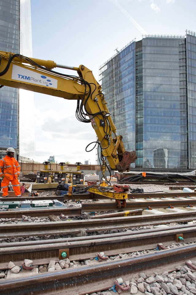 South East - Easter, Easter Final track slots into place at London Bridge: Final track slots into place at London Bridge