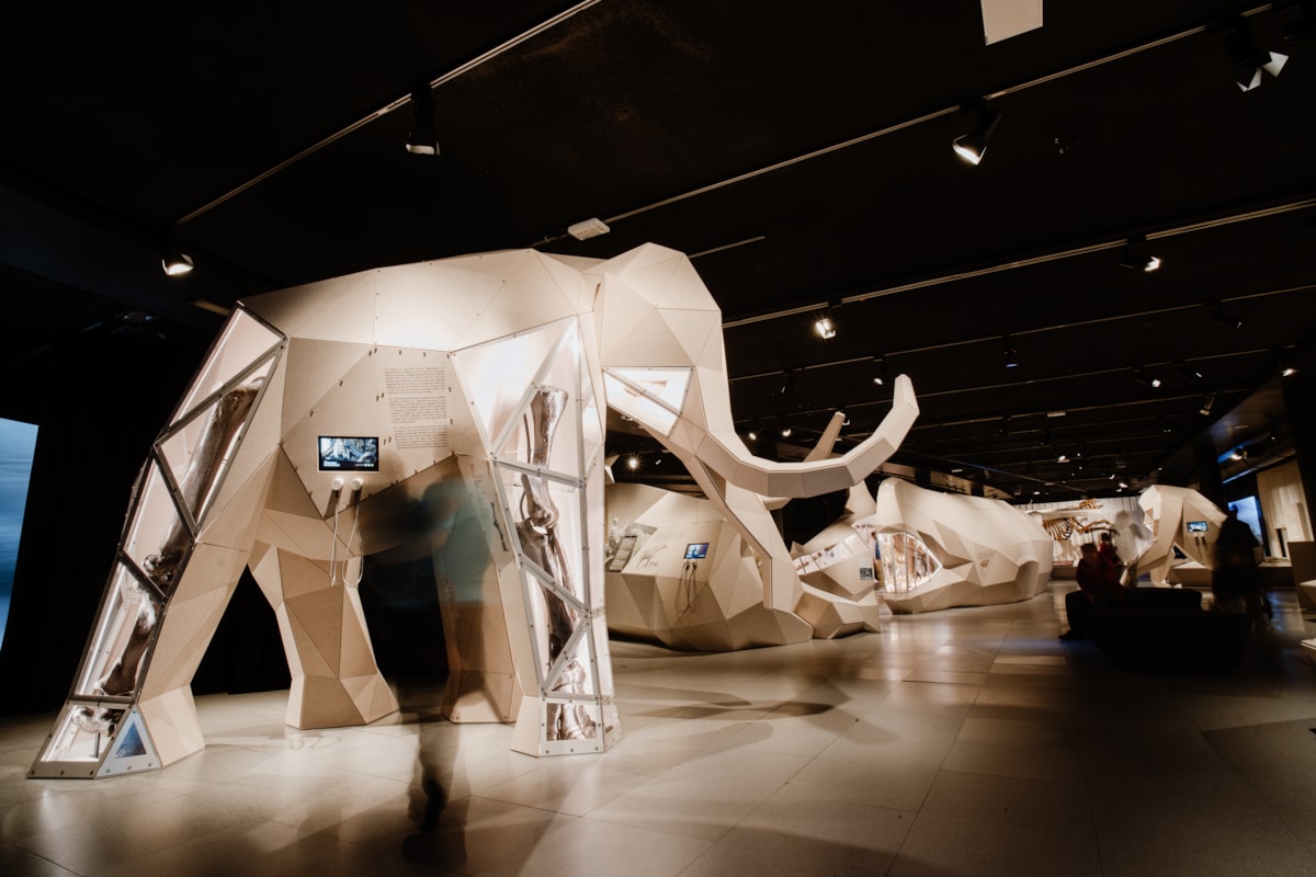 Life-sized 3D model of a mammoth, featured in GIANTS. Photo (c) Fisheye (1)