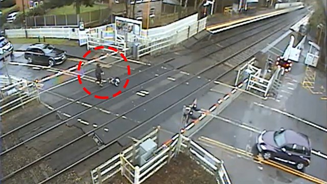 Safety warning as CCTV catches dog walker’s shocking level crossing misuse: Blakedown station level crossing near miss
