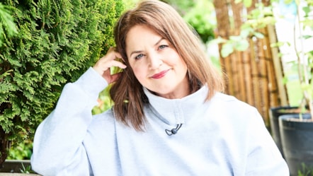 Ruth Jones - headshot
