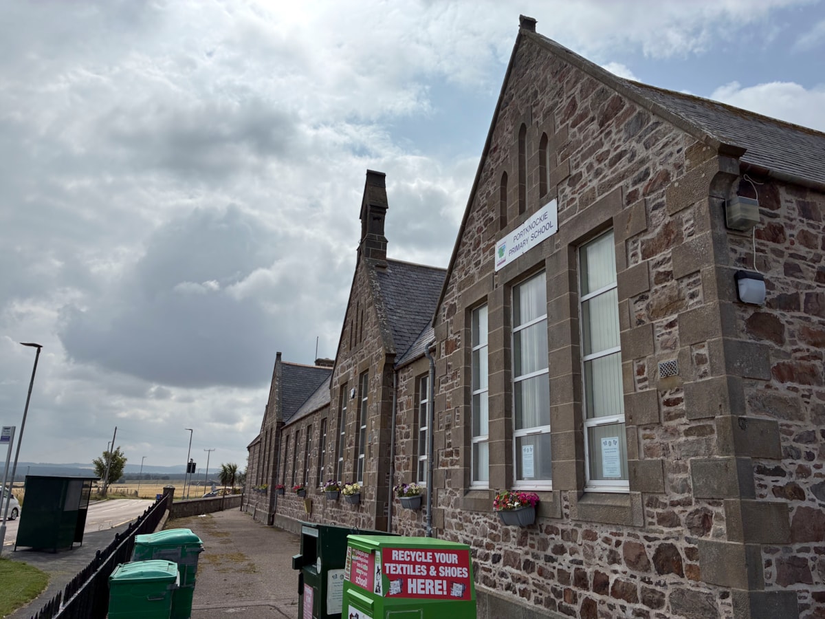 Portknockie Primary School sign