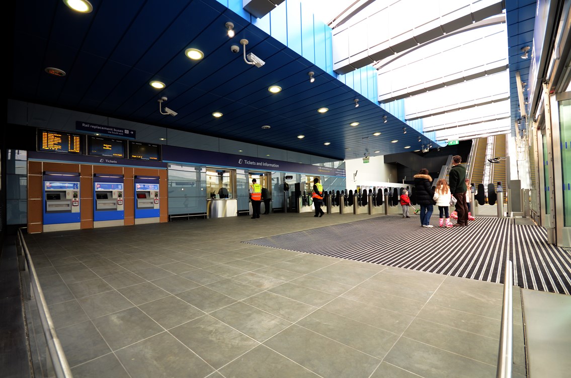Her Majesty The Queen opens redeveloped Reading station: Reading station - new northern entrance